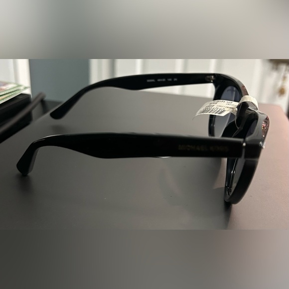 NEW WITH DEFECTS WOMENS MICHAEL KORS #MK2074 (Bora Bora) Sunglasses Color 30054L - Picture 14 of 16